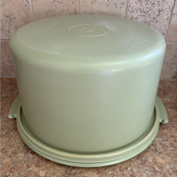 Vintage Tupperware Avocado Green Cake Keeper - Picture 3 of 4